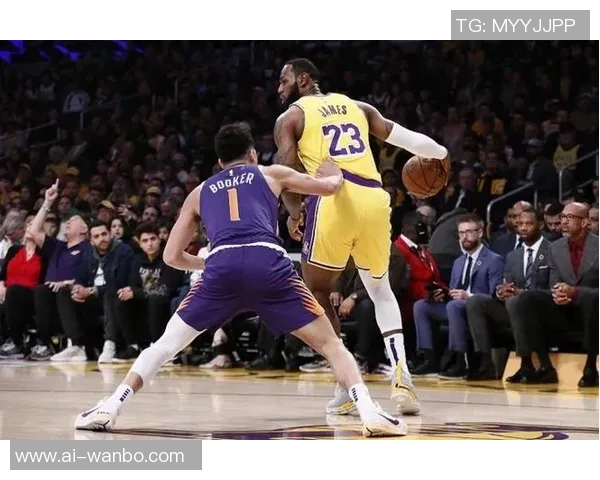 阿伦对布克三分犯规的看法：突破被切裁判总是认为球手一体